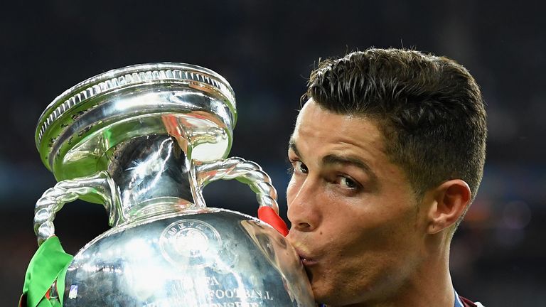 Cristiano Ronaldo plays on the right in Costa's #One2Eleven