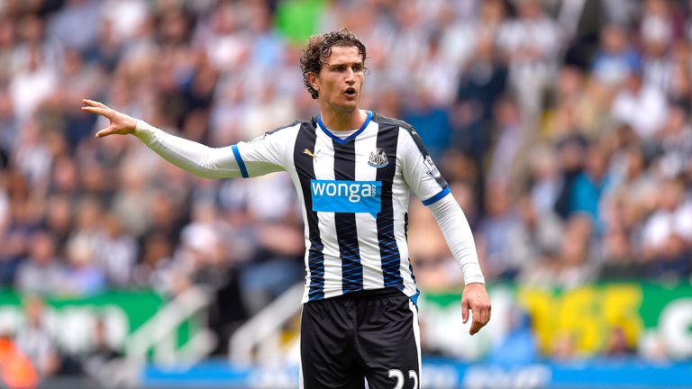Daryl Janmaat has wrapped up his transfer to Watford