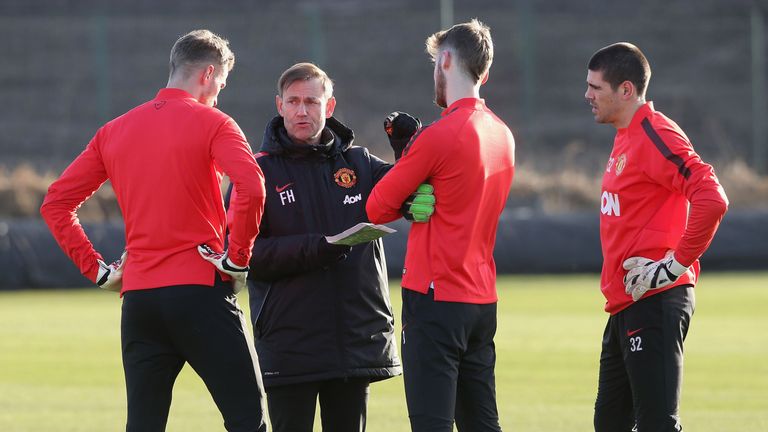Frans Hoek's concept of goalkeeping has influenced Bravo's career