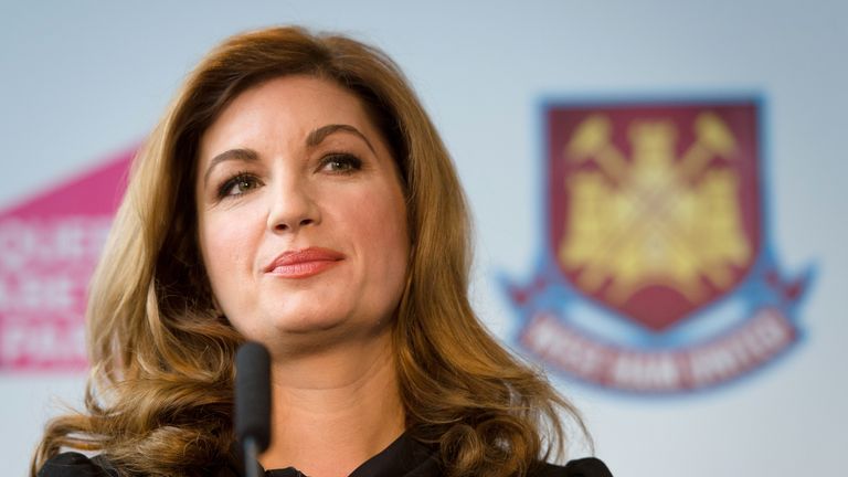 Karren Brady dice que los clubes de la Premier League están preparados para jugar en julio para terminar la temporada