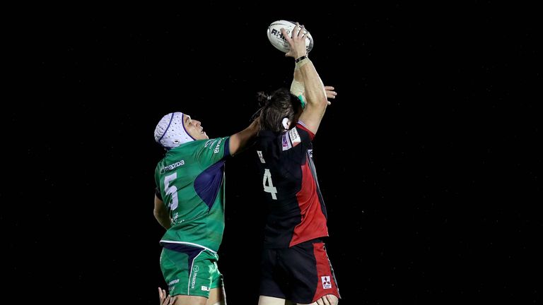 Ultan Dillane and Ben Toolis compete for the ball from a line-out