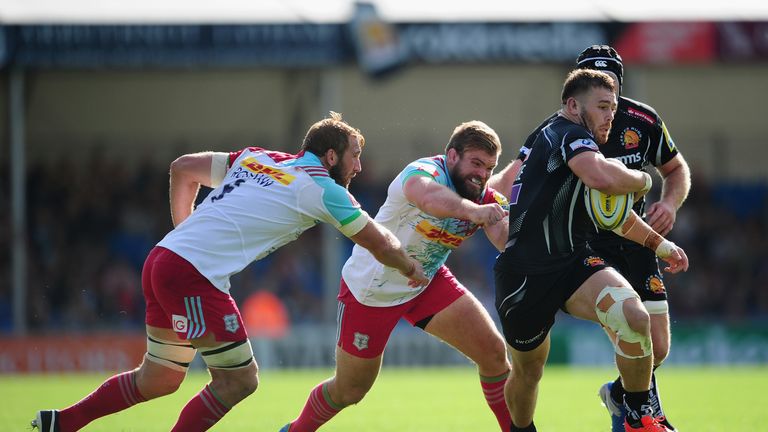 Luke Cowan-Dickie evades the attentions of Harlequins' Chris Robshaw and Rob Buchanan