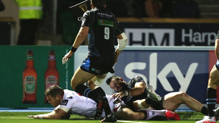 Darren Cave scores Ulster's first try