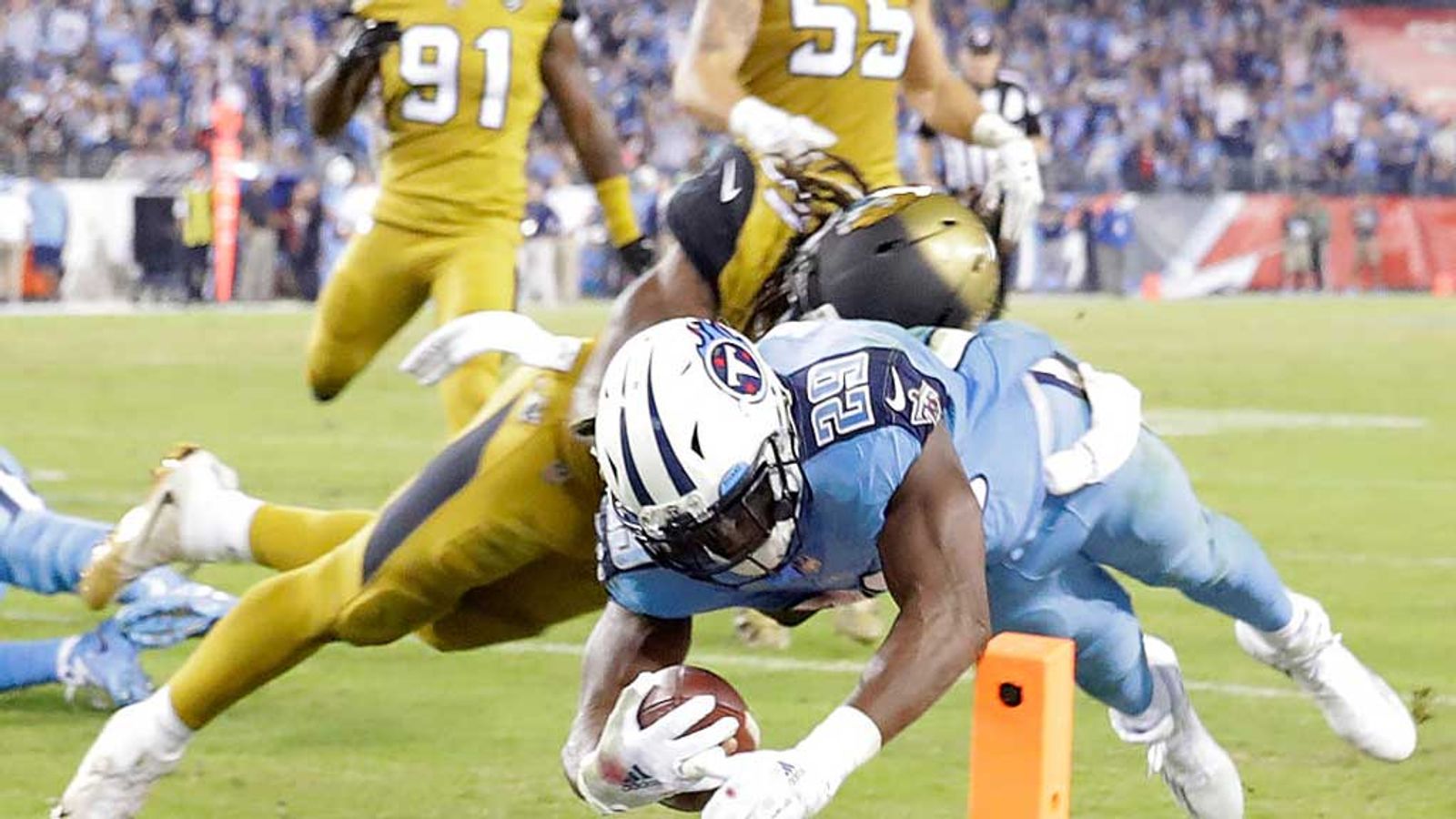 Marcus Mariota Rifles a TD Pass to DeMarco Murray!