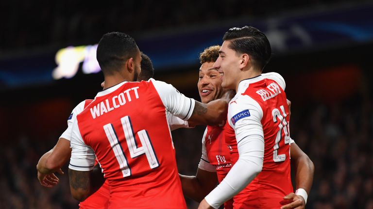 Arsenal celebrate Alex Oxlade-Chamberlain's goal
