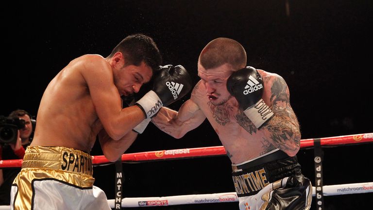 Sean Davis outpoints Paul Economides to claim the WBC International Super Bantamweight title