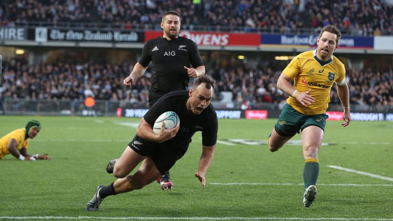  Israel Dagg scores New Zealand's first try