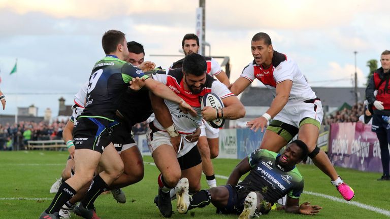 Yann David barges over for Toulouse's first try