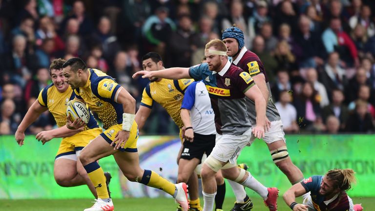 Ben Te'o of Worcester breaks past James Chisholm and Luke Wallace 