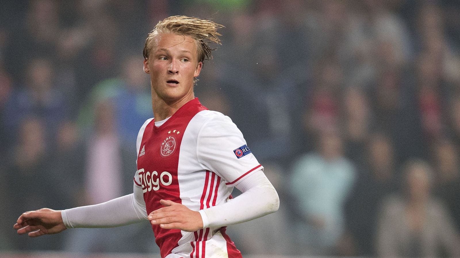 Watch Ajax wonderkid and Man United target Kasper Dolberg 
