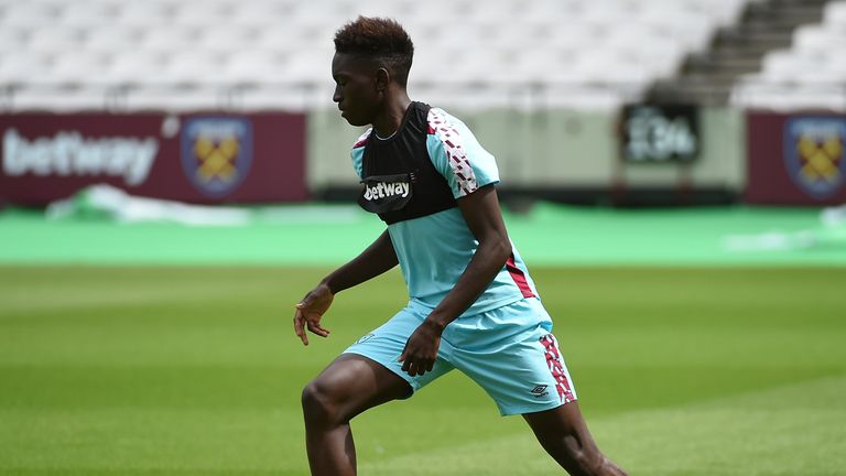 Domingos Quina has signed a three-year professional deal with West Ham