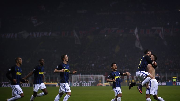 Inter Milan forward Ivan Perisic (R) celebrates with team-mates after his last-gasp equaliser