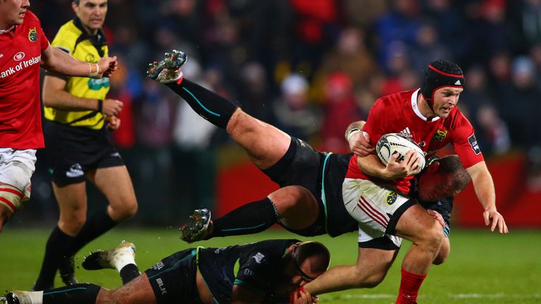  Tyler Bleyendaal slips through the Ospreys defence