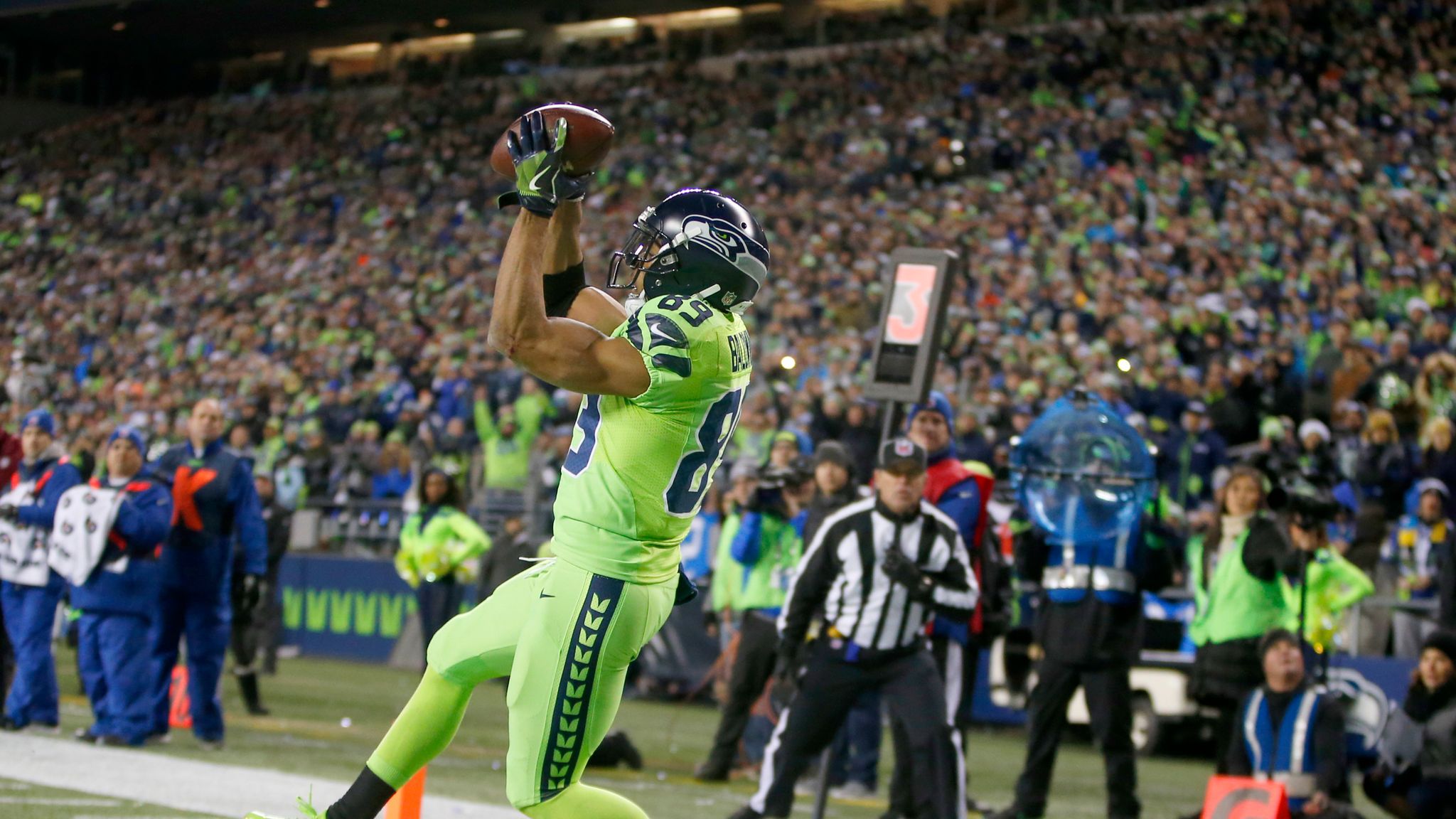 Seahawks take NFC West title with 24-3 win over Rams