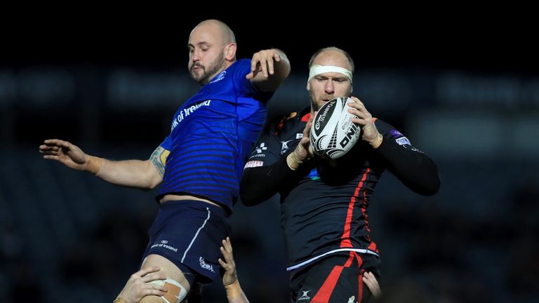 Rynard Landman competes with Hayden Triggs in the air