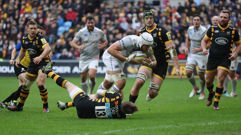 Dave Attwood dives over to score against Wasps