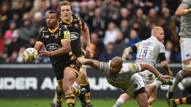 Kurtley Beale is tackled by Bath's Aled Brew