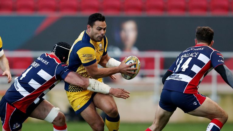 Worcester Warriors Ben Te'o is tackled by Bristol's Dan Tuohy