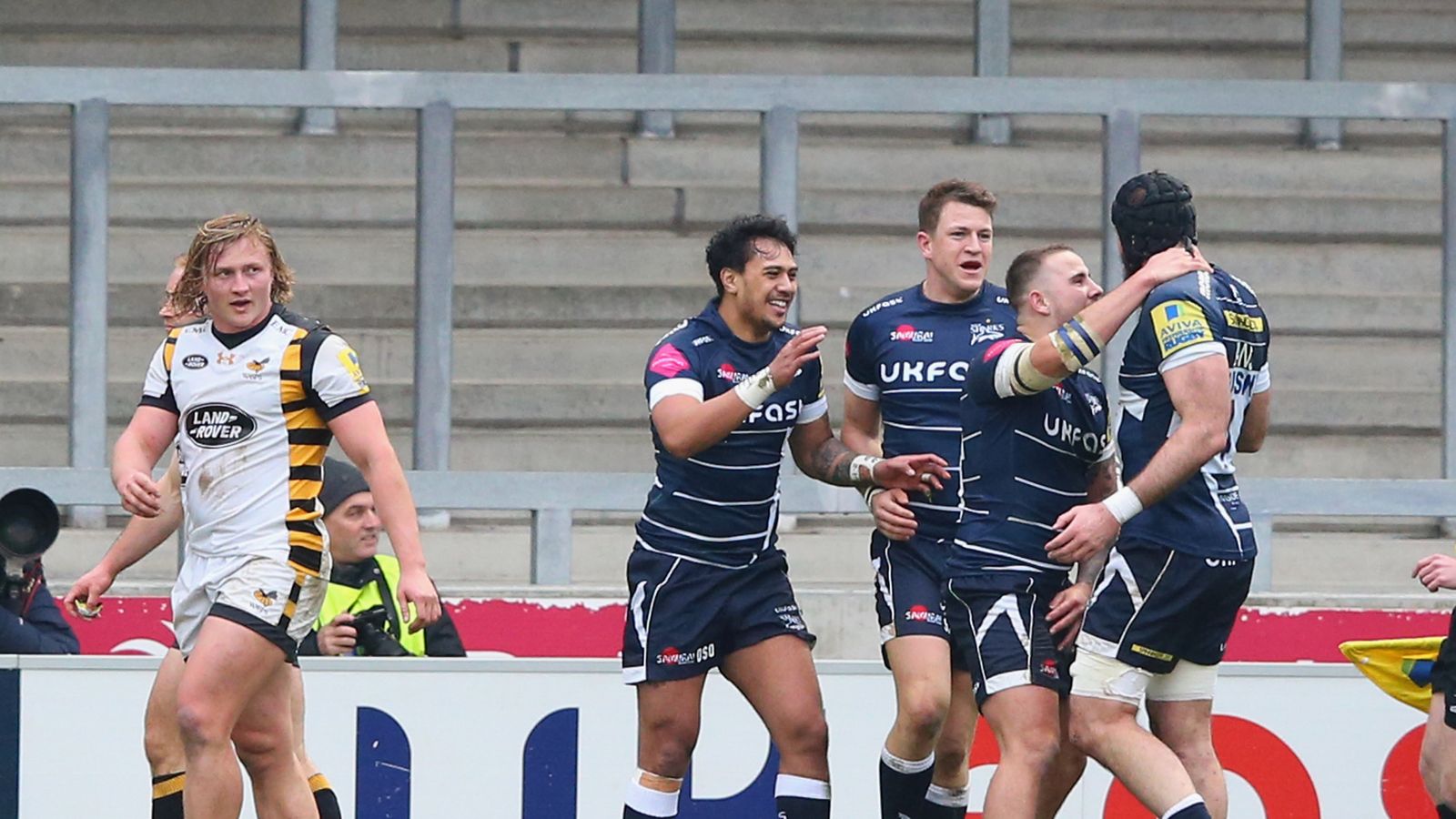 Wasps' Christian Wade (right) celebrates his try with Willie Le