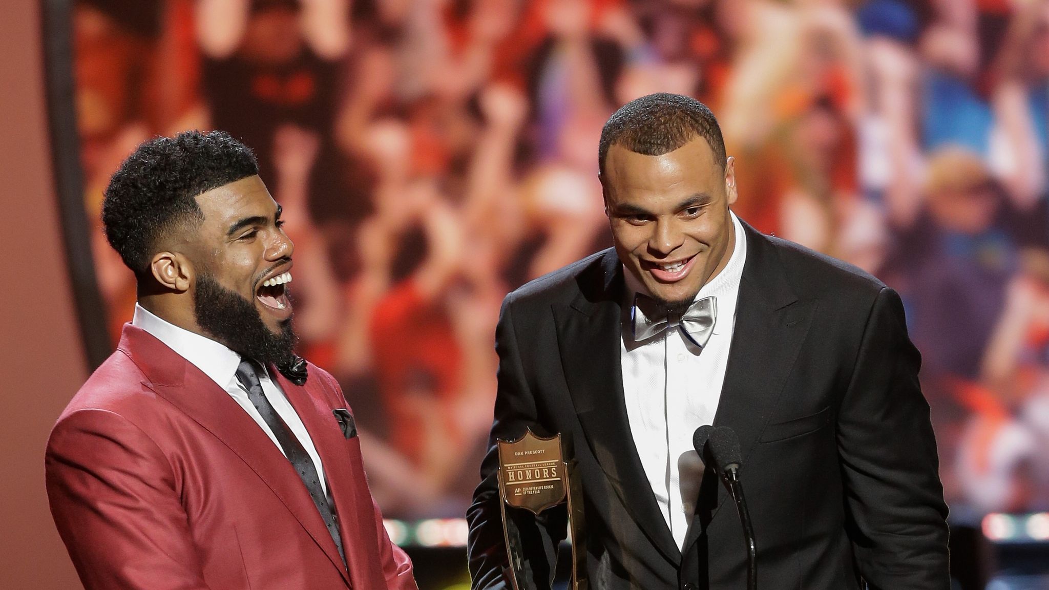 Cowboys' Dak Prescott wears Ezekiel Elliott's Ohio State jersey to