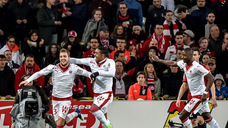 Bordeaux's midefielder Valentin Vada celebrates his strike against Lille
