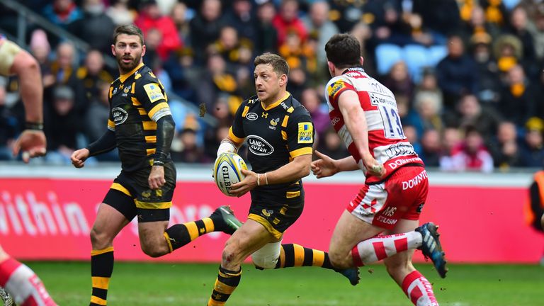 Jimmy Gopperth charges forward against Gloucester