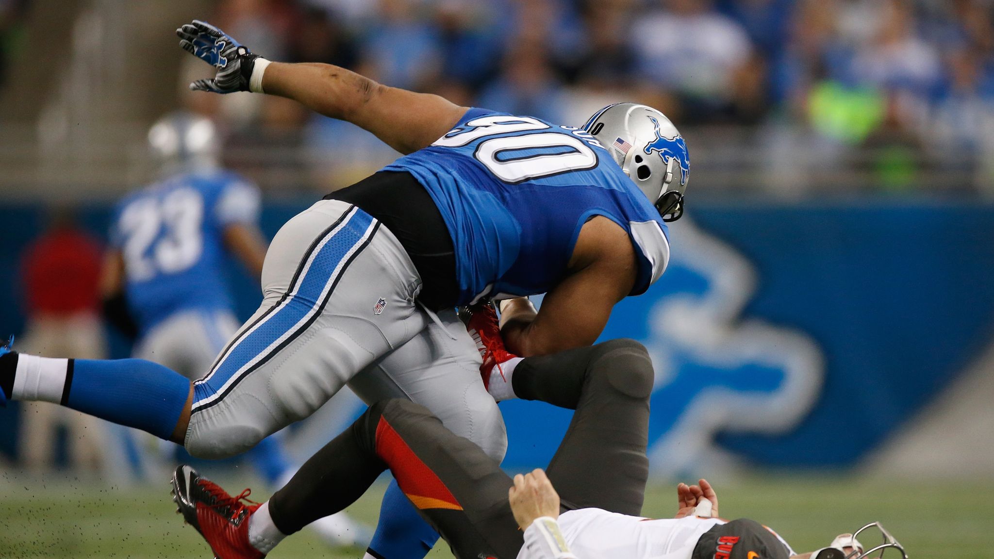 Fans are not having Ndamukong Suh's response to alleged kick