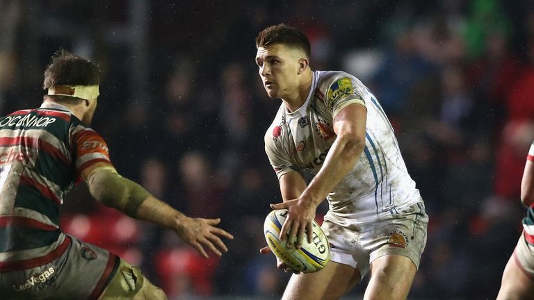  Henry Slade passes against Leicester