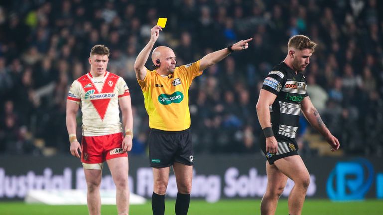 Jansin Turgut is sent to the sin-bin by referee Phil Bentham