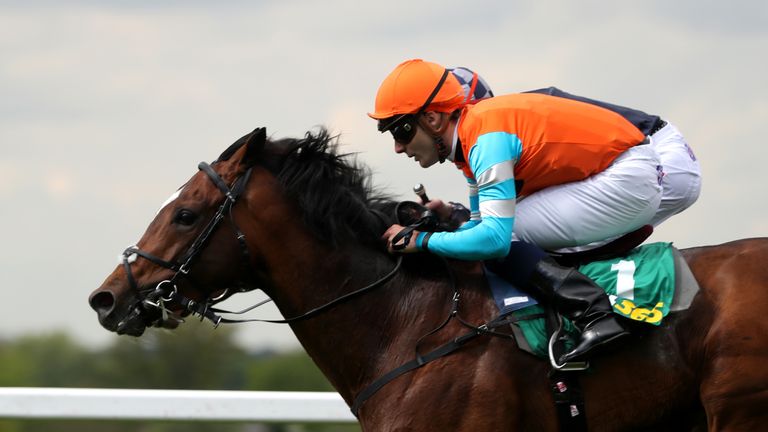 Cunco ridden by Robert Tart wins the Bet365 Classic Trial at Sandown Park.