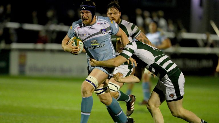 Ben West takes on the Ealing Trailfinders defence