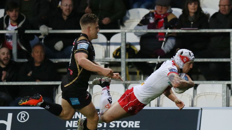 Theo Fages dives over for St Helens' second try