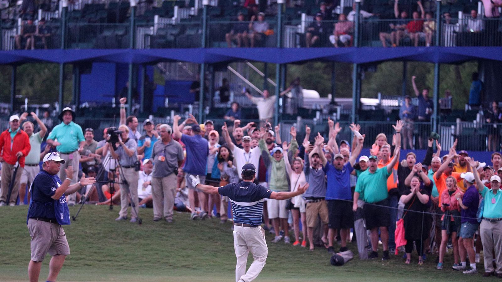 Kevin Kisner's chip-in eagle forces Monday play-off at ...