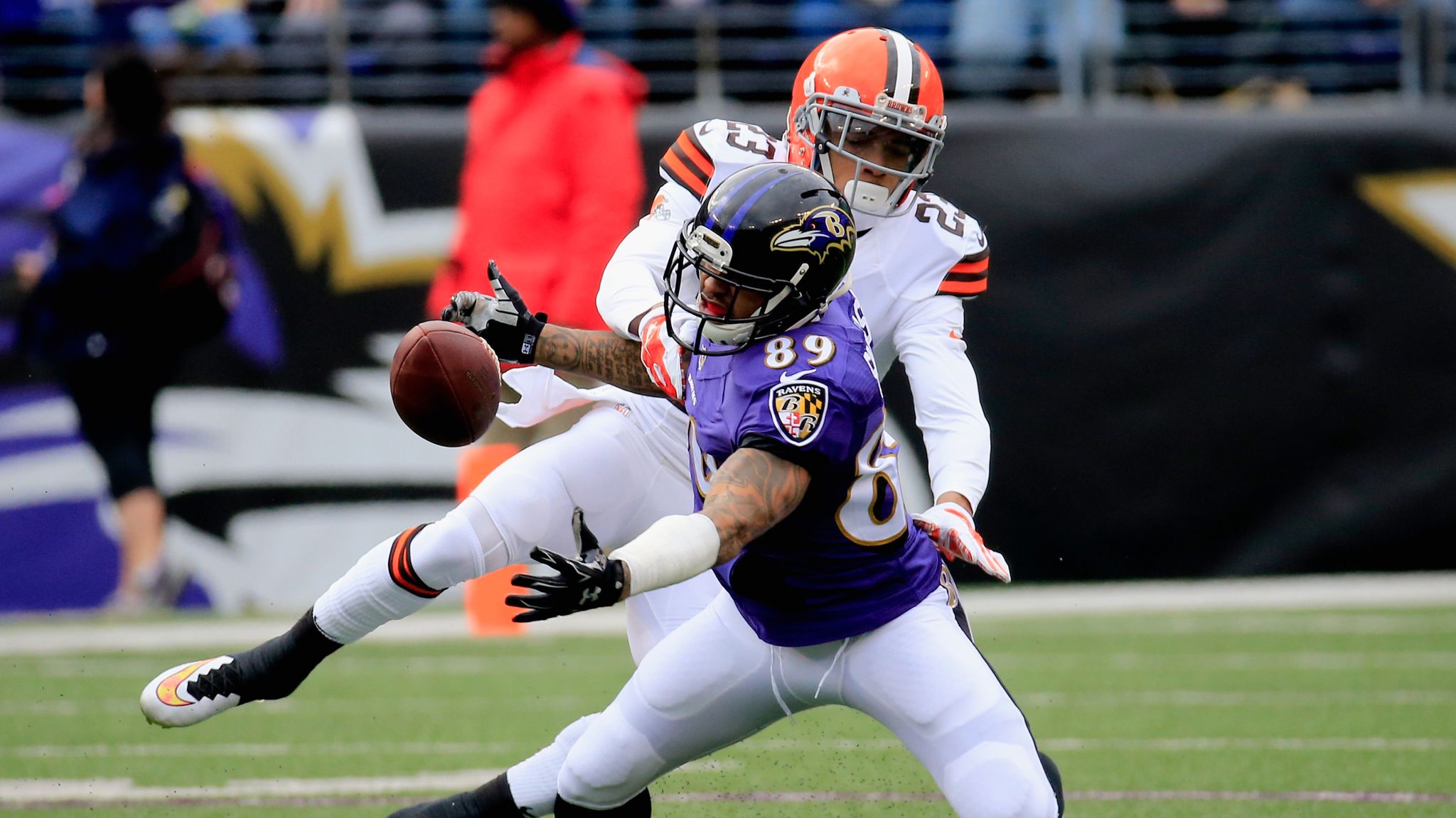 Steelers sign former Browns Pro Bowl cornerback Joe Haden 