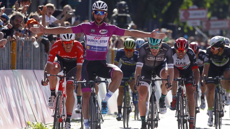 The sprinters will be vying for the cyclamen coloured jersey
