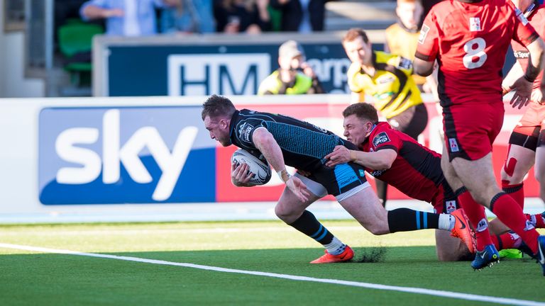 Stuart Hogg score one of two tries for the Warriors