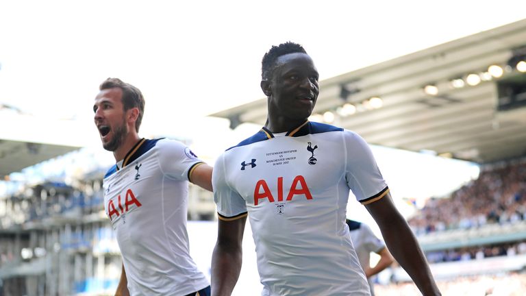 The players wore a commemorative shirt for the final game at the Lane