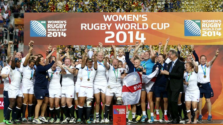 Inglaterra celebra después de ganar la Copa Mundial de Rugby Femenino 2014