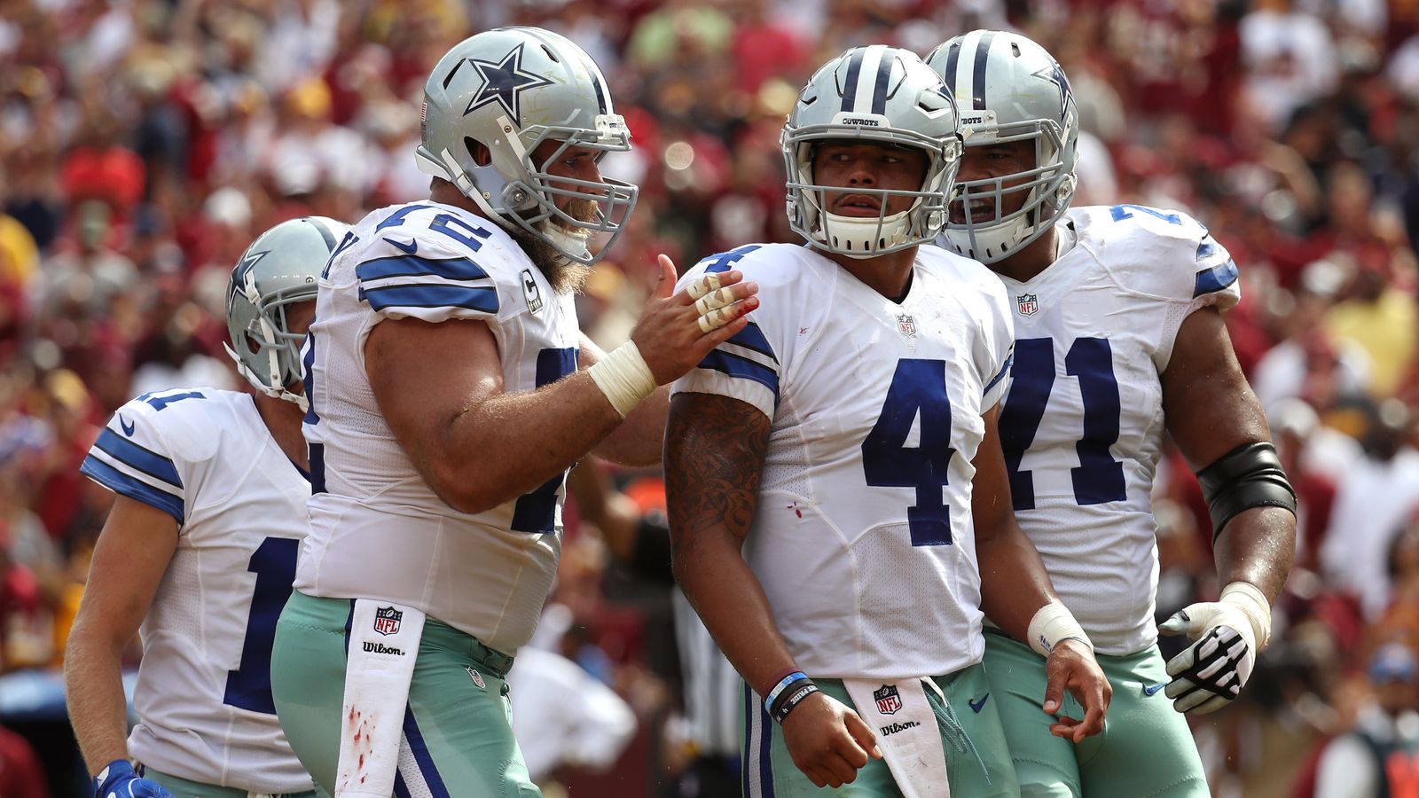 Former Dallas Cowboys lineman La'el Collins agrees to three-year