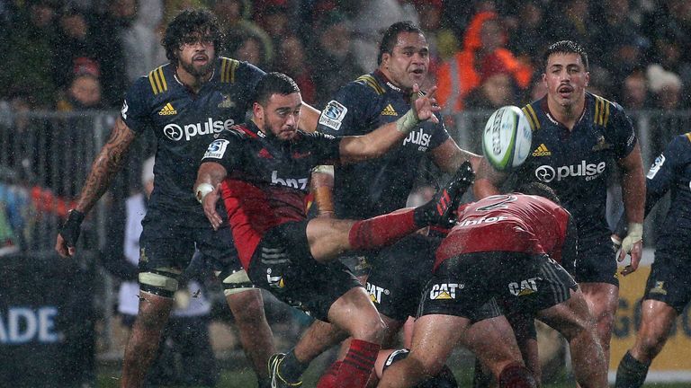 The Crusaders mastered the wet conditions to clinch a home semi-final