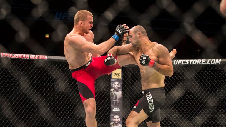 Volkan Oezdemir (R) has won both UFC appearances so far