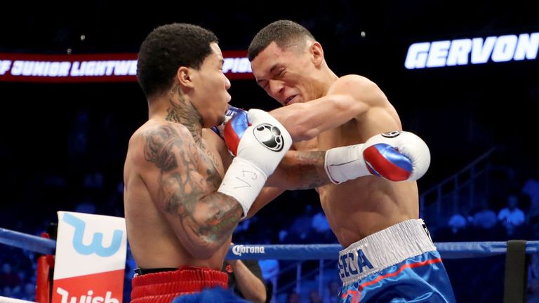 Davis and Fonseca battle up close