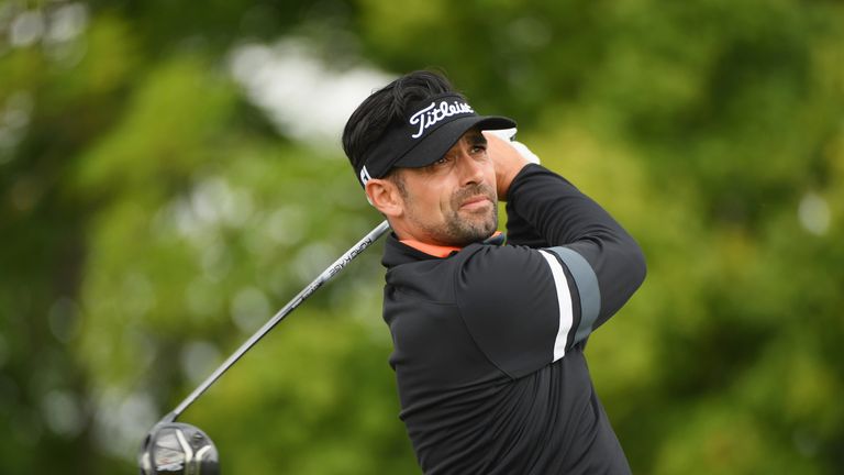 Slattery led with five to play before late mistakes cost him