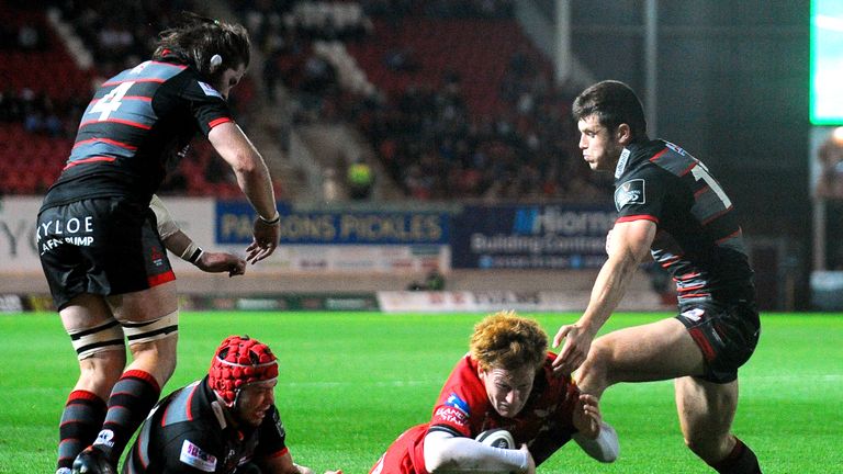 Rhys Patchell scored the first try for the Scarlets after 20 minutes 