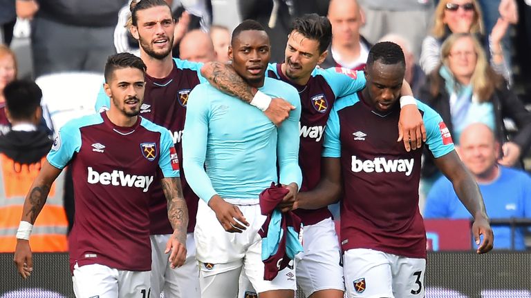 Sakho celebrates with team-mates after scoring a last minute winner against Swansea