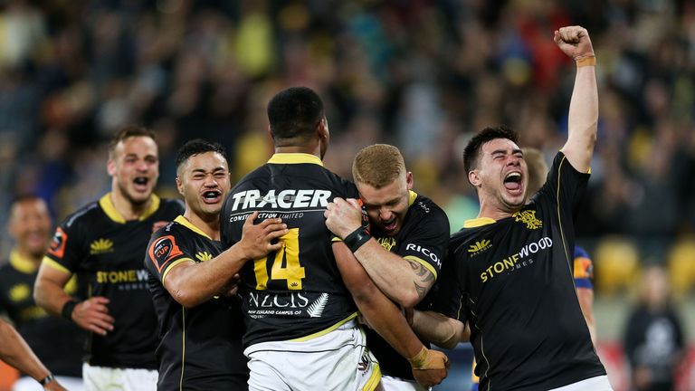 Wellington celebrate Julian Savea's try, their ninth of the final