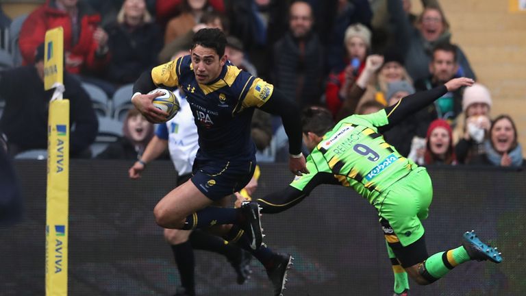 Hat-trick hero Bryce Heem of Worcester Warriors beats the tackle from Cobus Reinach for one of his tries