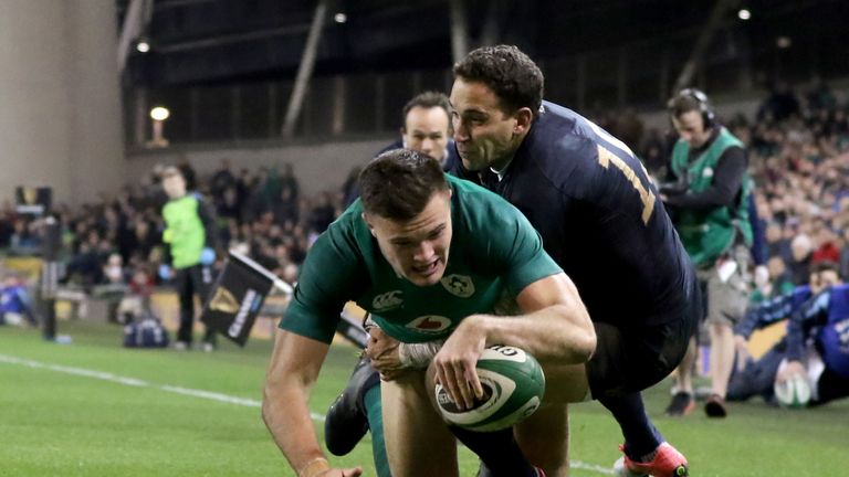 Stockdale dives over in the corner for his and Ireland's second try 