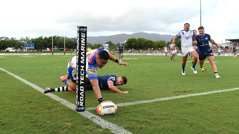 Matty Wright touches down in the corner for Samoa