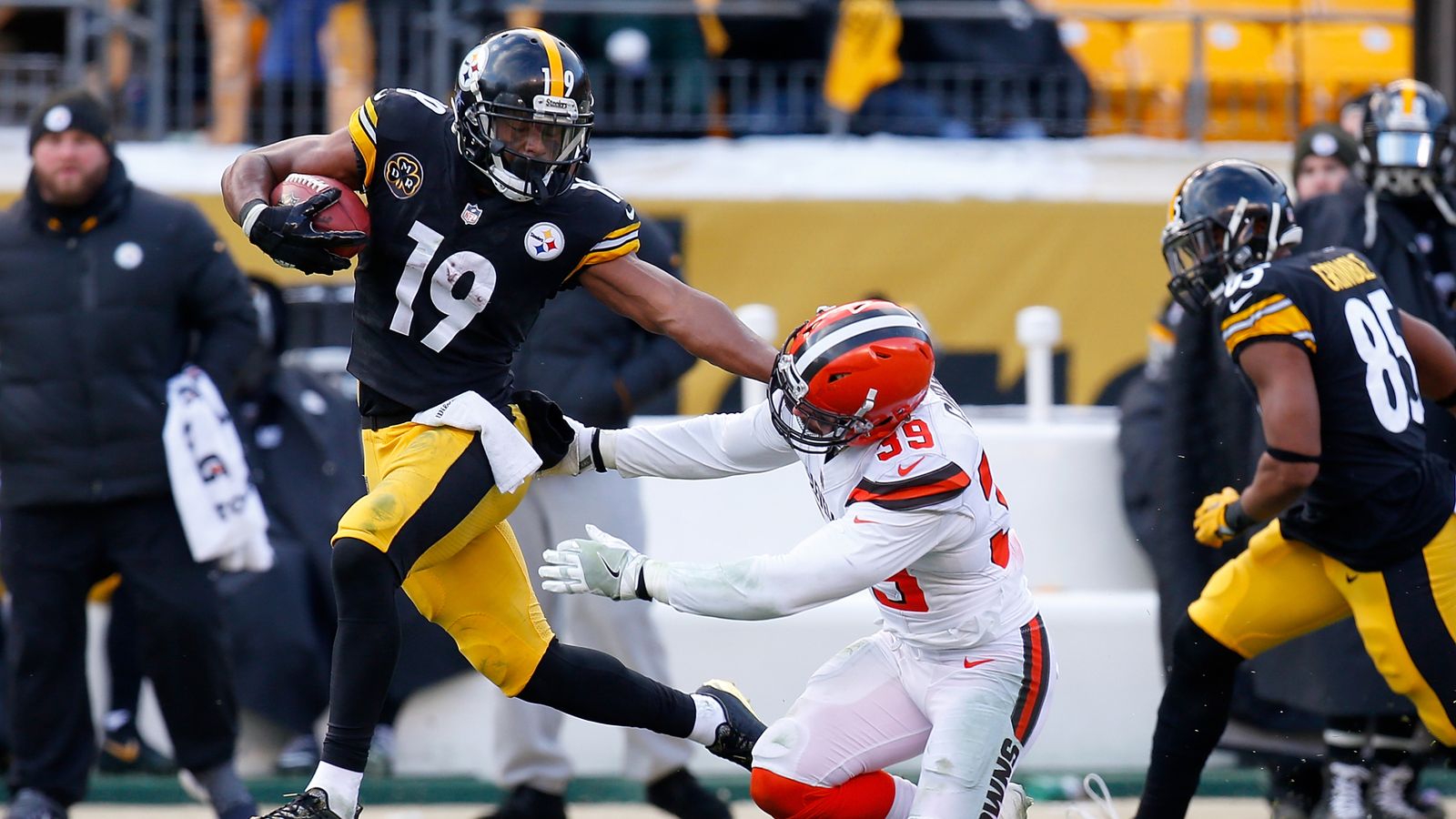 NFL Play of Week 17: JuJu Smith-Schuster kick-off return 